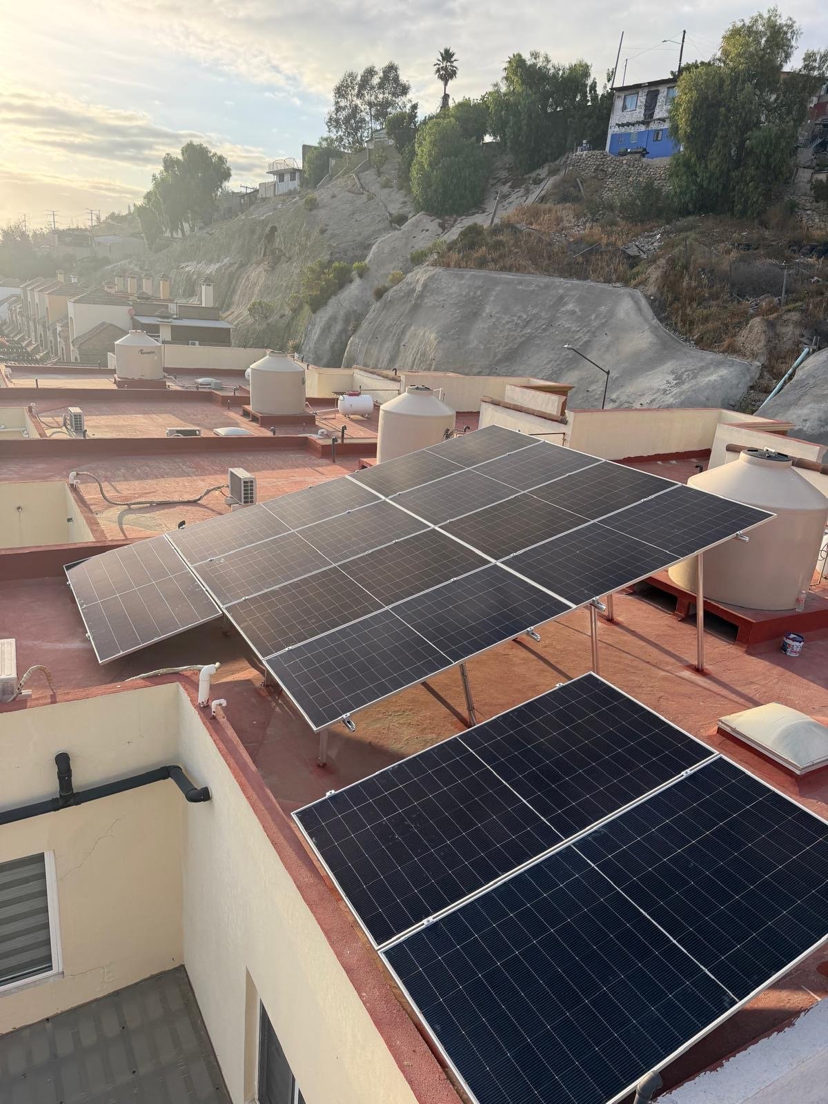 Instalación de paneles solares en azotea - Solar Experts Tijuana